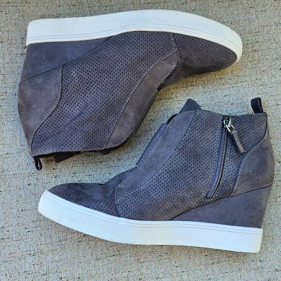 MIA Women Sneaker Wedge Shoes Ankle Booties Wedge Heels Gray Suede Side Zip - Picture 8 of 12
